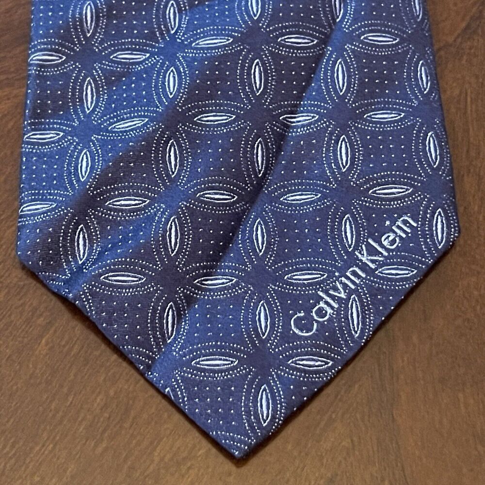Vintage Calvin Klein Collection Blue 100% Silk Men’s Neck Tie Made In Italy